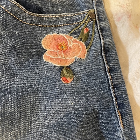 Shyanne Embroidered Jeans - Women's Size 28 R - Picture 6 of 10
